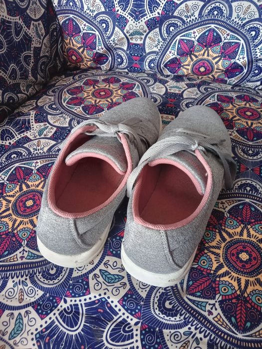 Diverse 37 miękkie sportowe półbuty pepegi