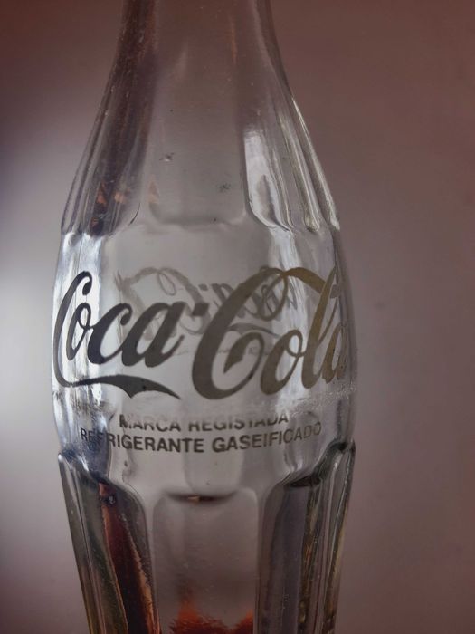 Grade Coca-Cola Vintage com 24 Garrafas de Vidro - Ícone Retro!