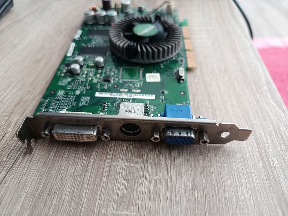 Asus Geforce Fx5500447268231368550401