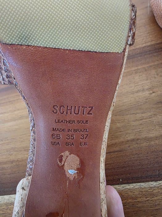 Sapato de salto alto Shutz