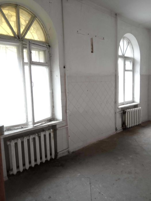 Приміщення площею 353,80 кв.м у м.Охтирка, вул. Київська