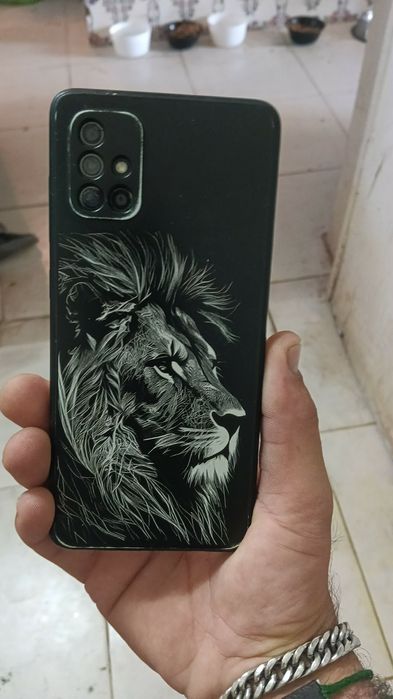 Vendo telemóvel Samsung Galaxy A71 com carregador