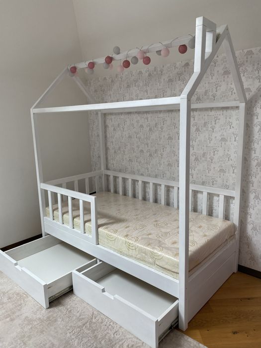 Дитяче ліжко -будиночок/хатка