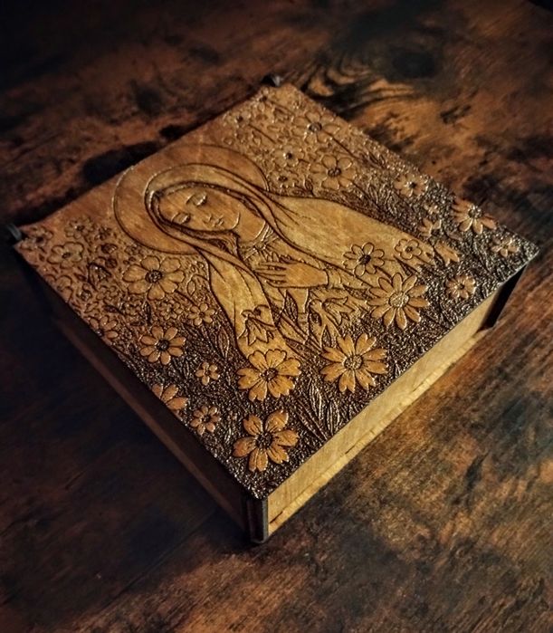 Drewniane Pudełko Matka Boska -  Madonna w Kwiatach - Szkatułka