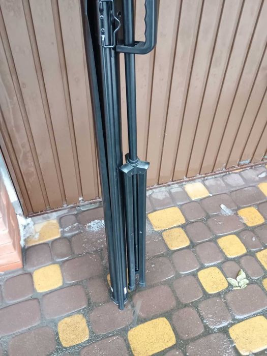 Проекційний екран Avtek Tripod Standard 200