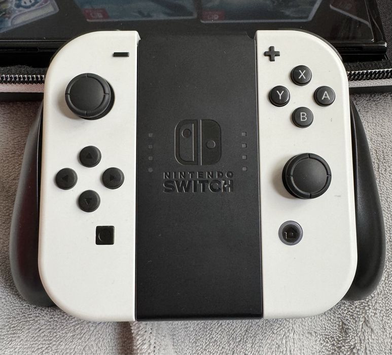 Nintendo Switch OLED (como nova) + jogos