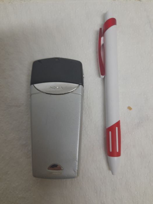 Nokia 8310 c/ carregador