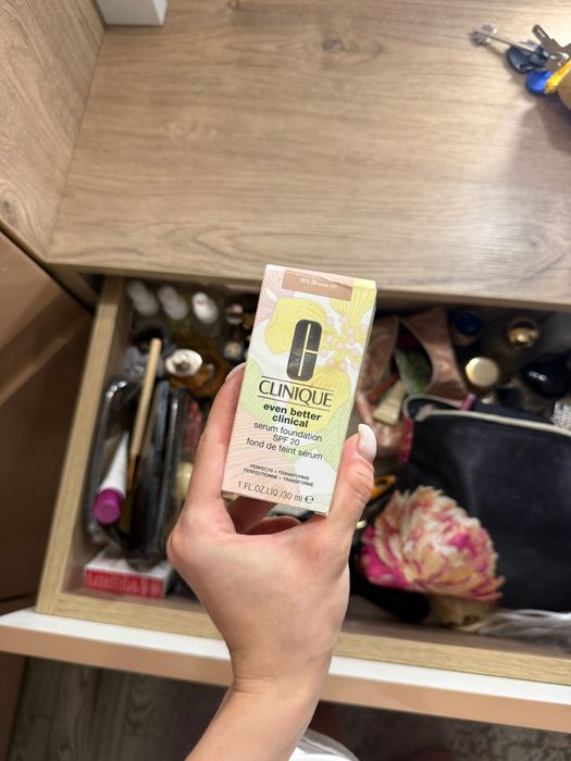 Тональний від clinique