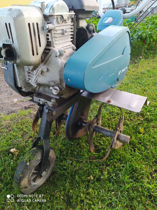 Glebogryzarką spalinowa silnikiem Honda.