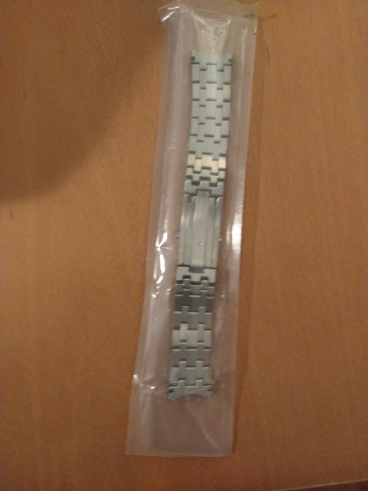 Bracelete de relógio inoxidável.