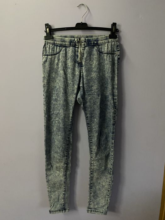 Spodnie dżinsowe poprzecierane