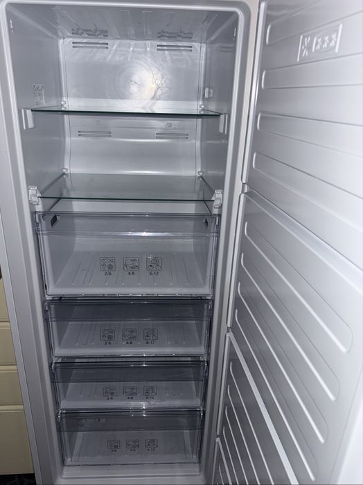 Zamrażarka Beko RFNE270E23W