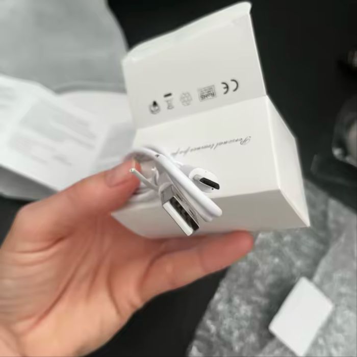 Мікрострумовий масажер для обличчя EMS