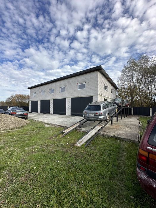 Продам будинок-гаражі