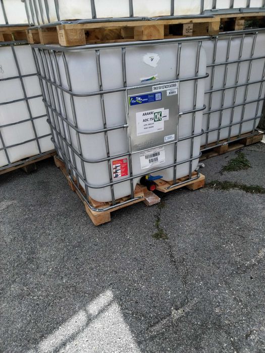 Depósitos de 1000Litros com palete de chapa