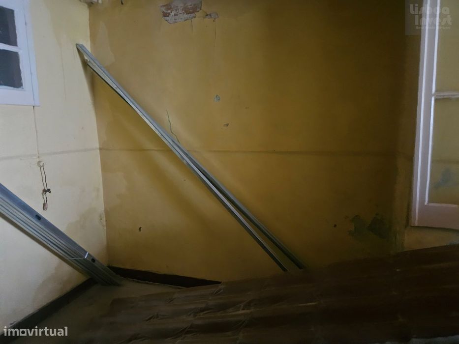 Vendo T2 para remodelação em predio totalmente remodelado