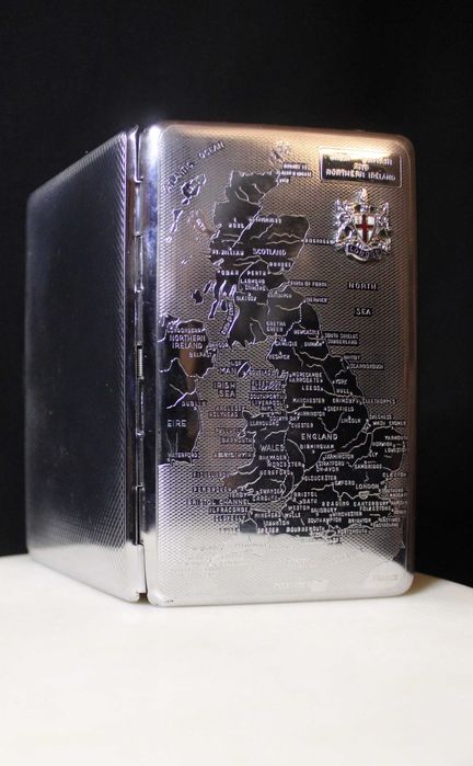 Cigarreira metal de 1950, brasão e mapa UK com estojo