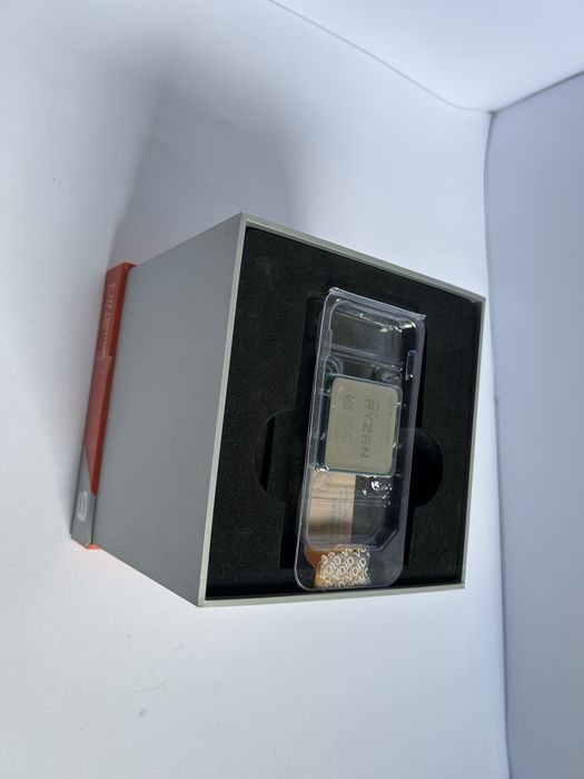 AMD Ryzen 9 3900x box