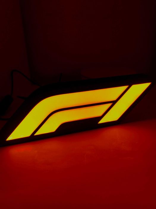 Candeeiro Formula 1 com tomada e ligação USB Luminaria