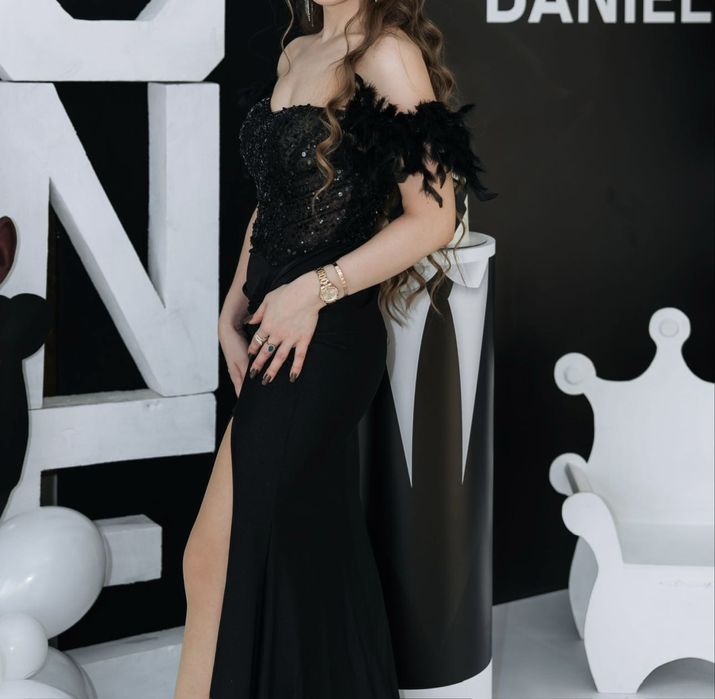 Чорна вечірня сукня