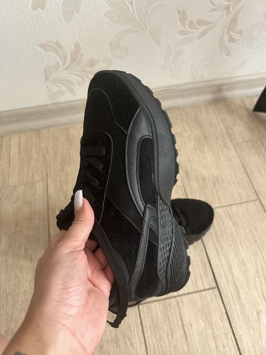 Кроссовки черные sinsay