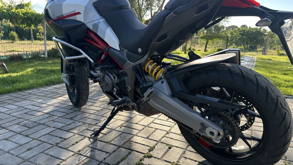 Ducati 950 S estimada com poucos km