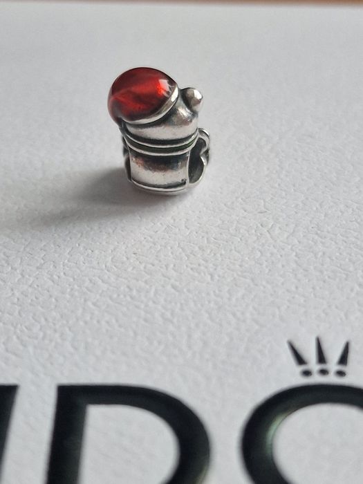 Charms Pandora miś świąteczny
