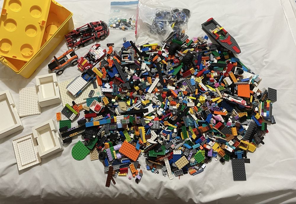 Varias peças de lego