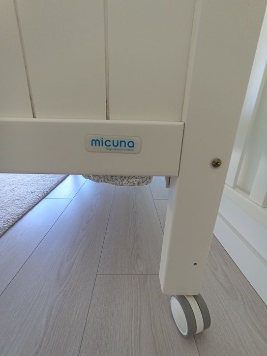 Cama grades branca com colchão Micuna