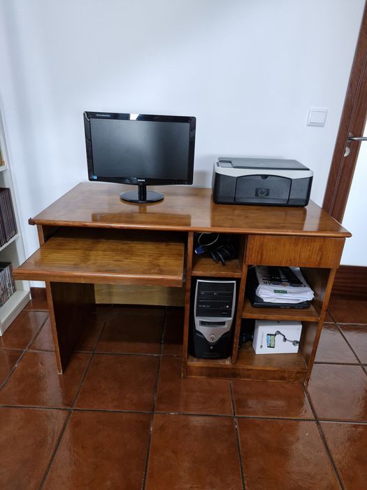 Secretária de madeira maciça