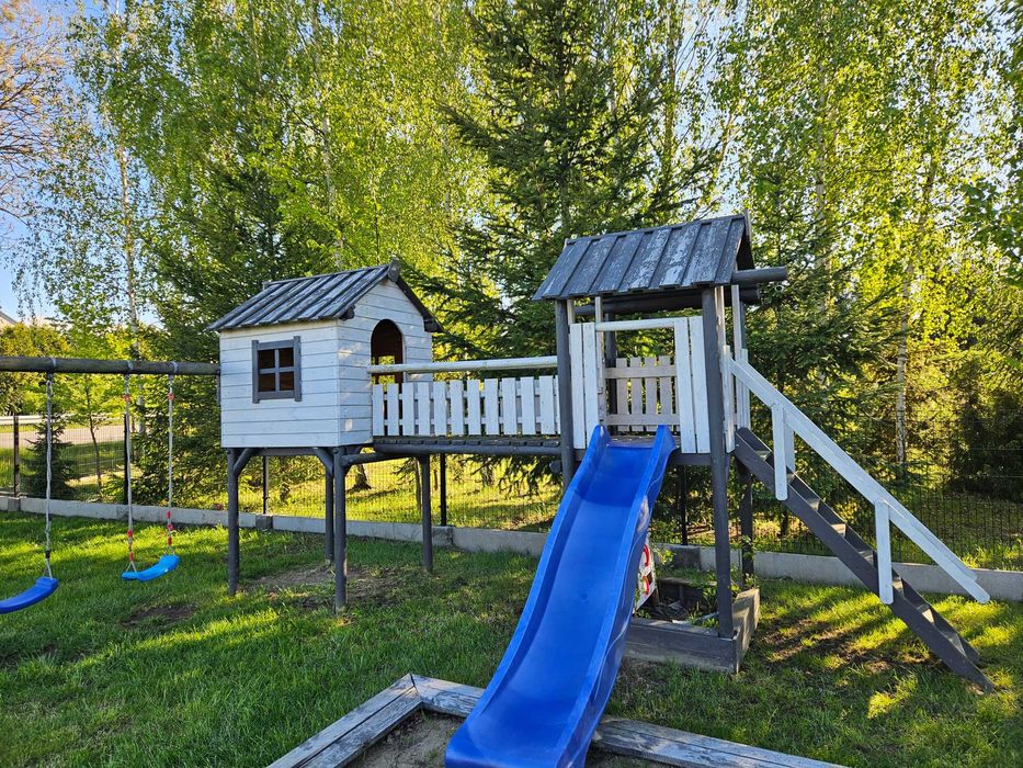 Drewniany plac zabaw