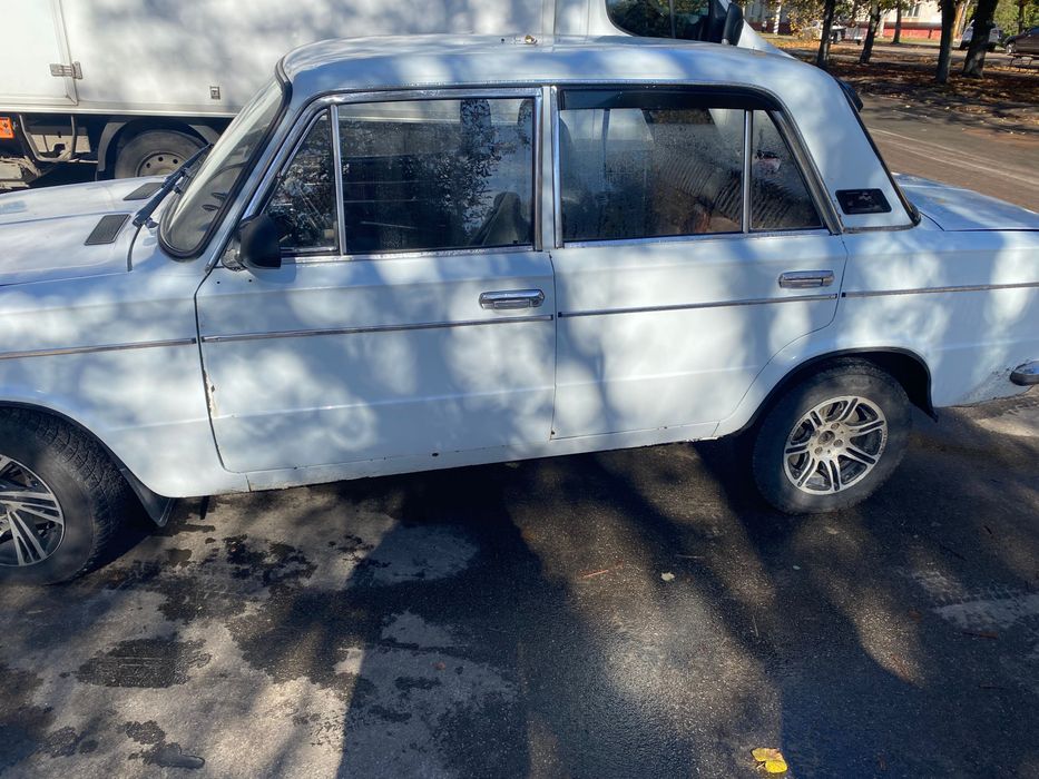 Продаю ваз 2103