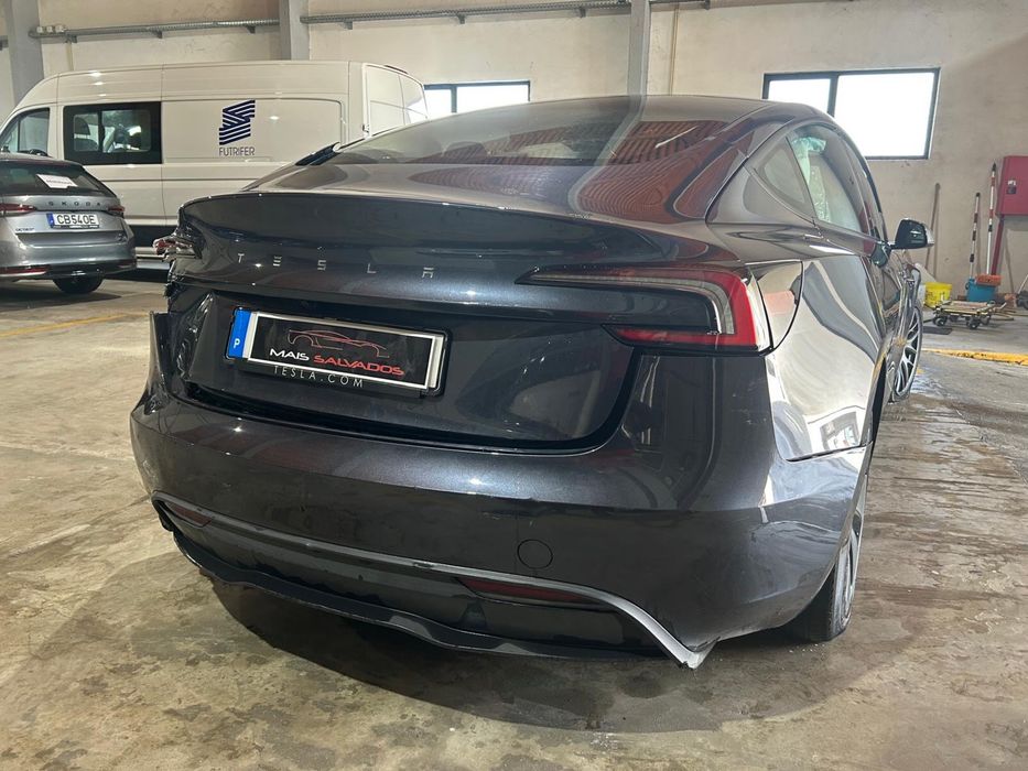 Tesla Model 3, 320CV, 2025