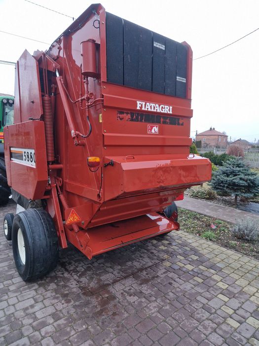 Prasa rolująca New Holland Fiat Agri 8080. 8050