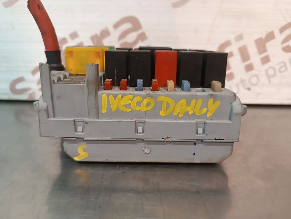CAIXA DE FUSIVEIS IVECO DAILY IV REF: 69501260
