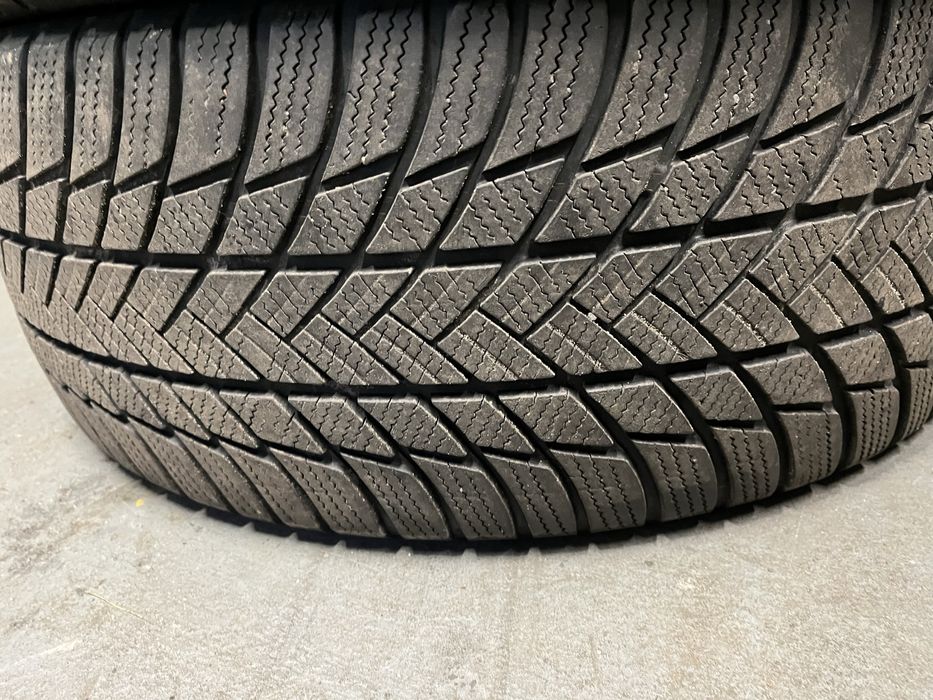 4x235/45/20 zimowe bridgestone 2021r