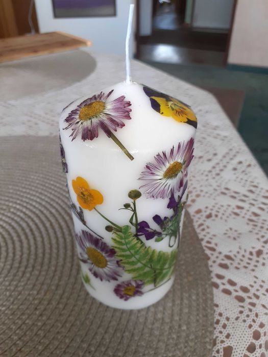 Świeca ręcznie zdobiona