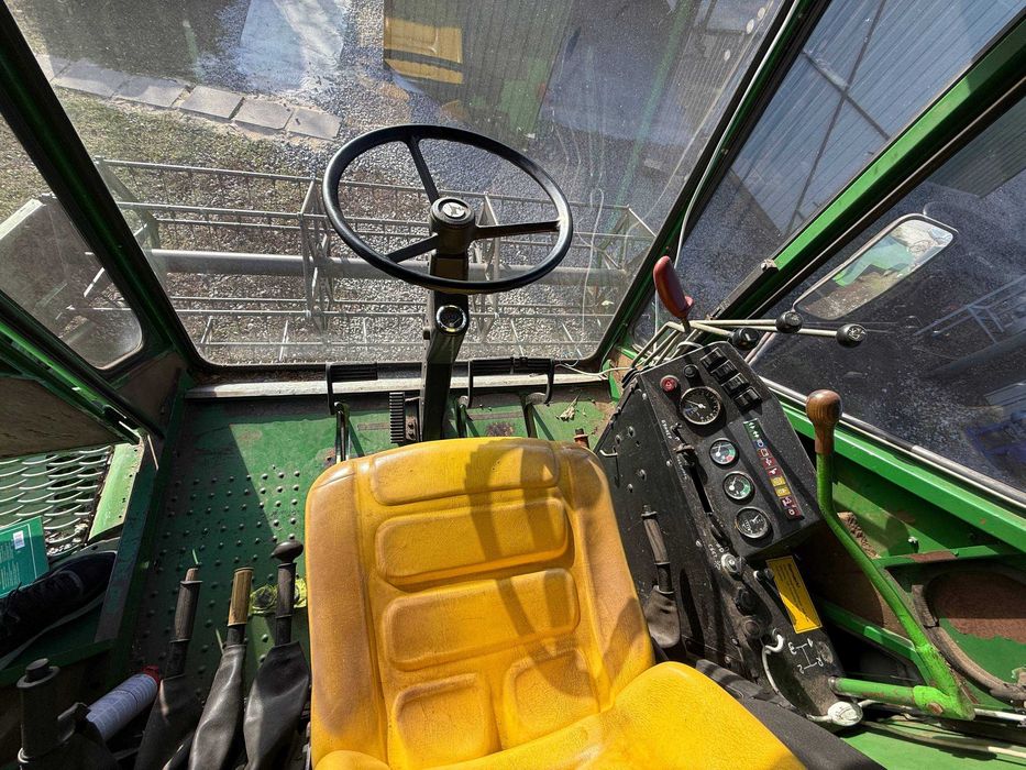 Комбайн John Deere 1052