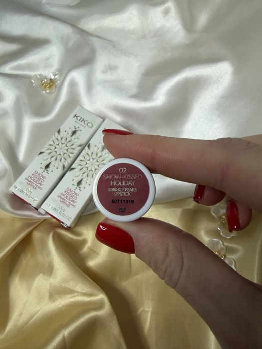 Помада kiko milano snow-kissed holiday sparkly peaks lipstick 02 03