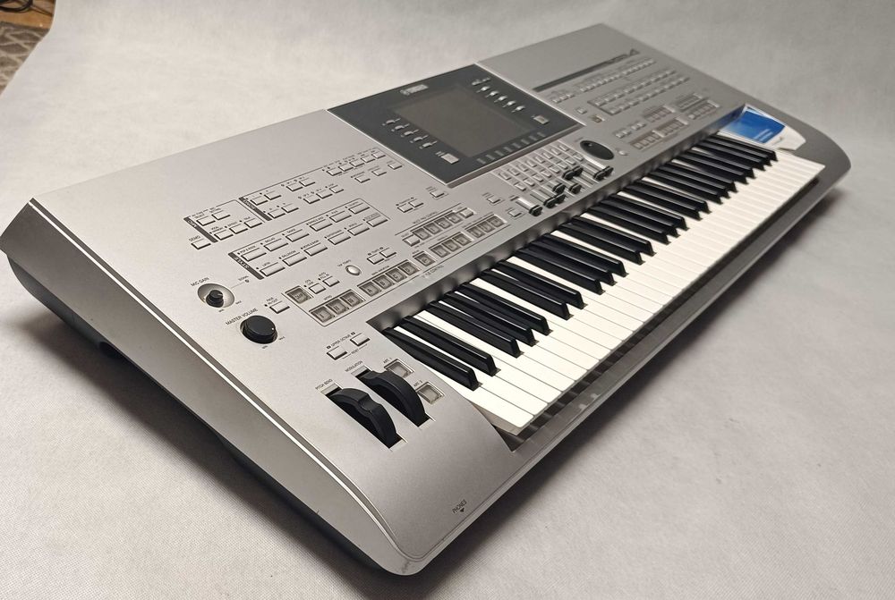 Yamaha tyros 4  keyboard