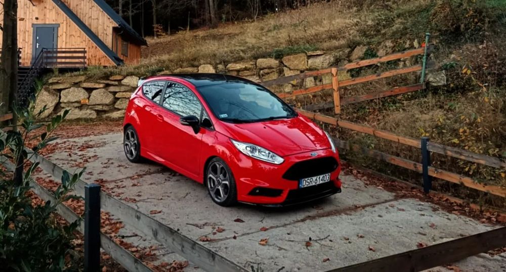 Ford Fiesta Bezwypadkowy, salon Polska, nowe opony oraz świeżo wymieniony rozrząd