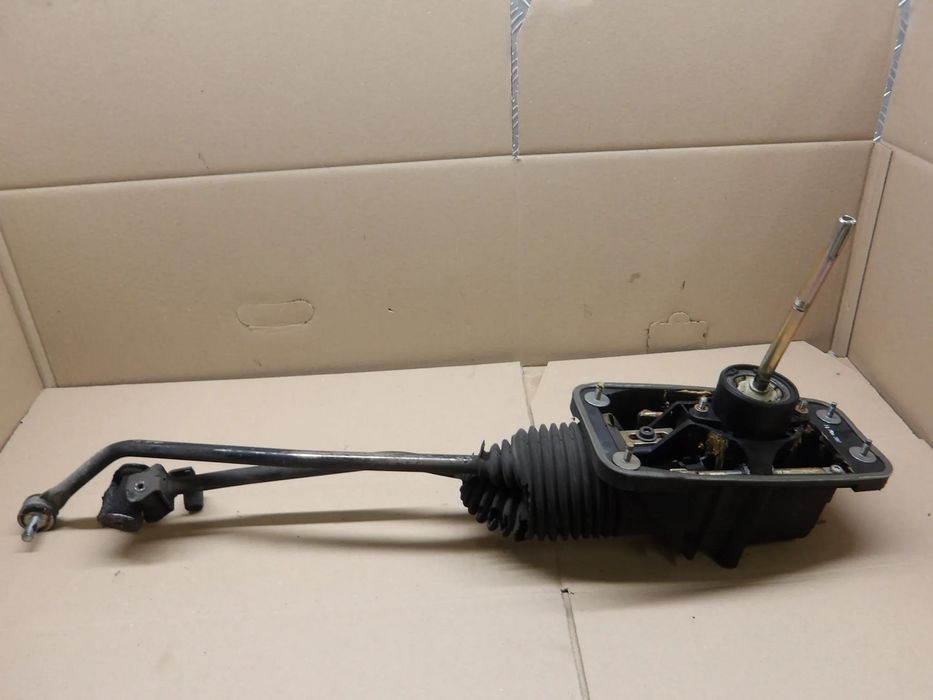 AUDI A4 B6 01-04 KOMBI LEWAREK WYBIERAK ZMIANY BIEGÓW 8D0711167