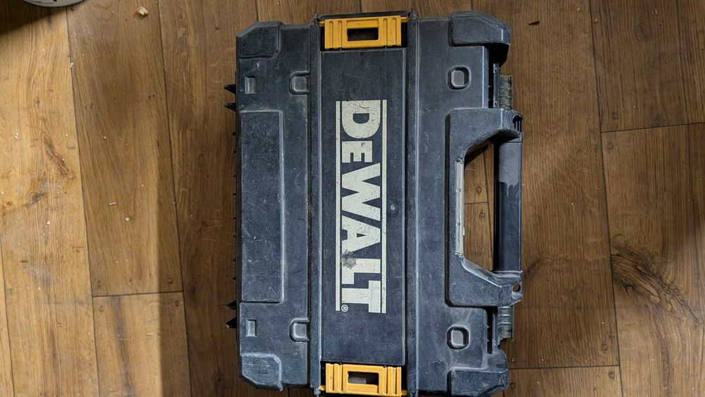 walizka kufer dewalt tstak
