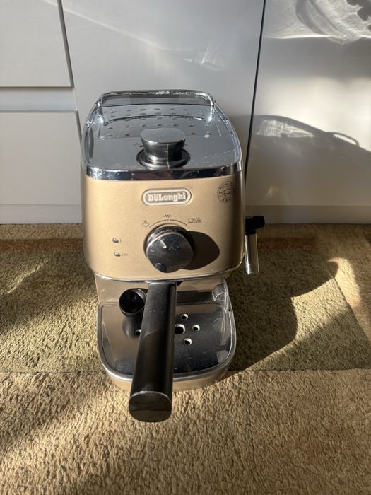 Продам кофеварку Delonghi