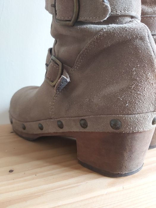 Botas de cano alto e pele