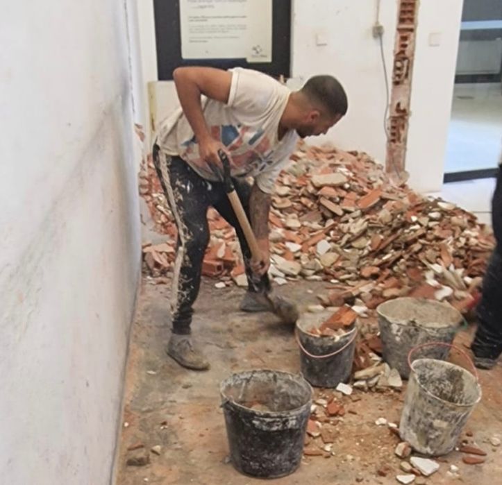 DEMOLIÇÕES e CARRINHAS para recolha de todo o tipo de entulho de obras