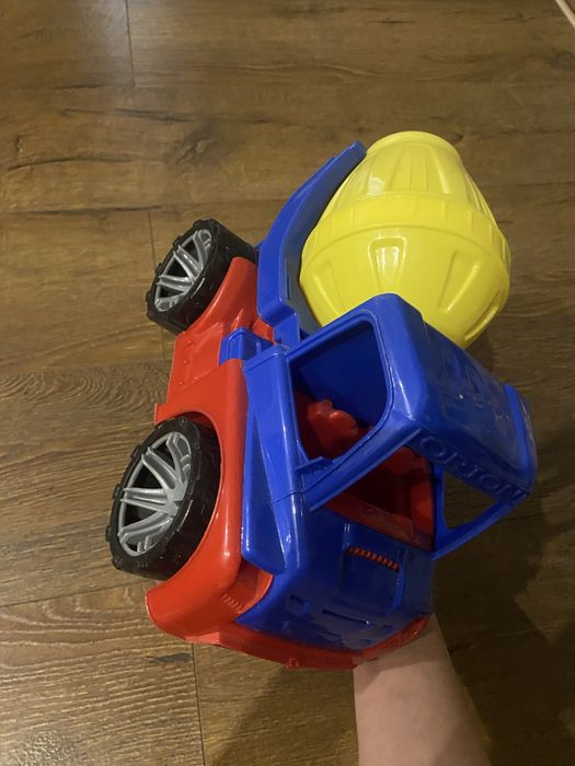 якісні іграшкові машинки