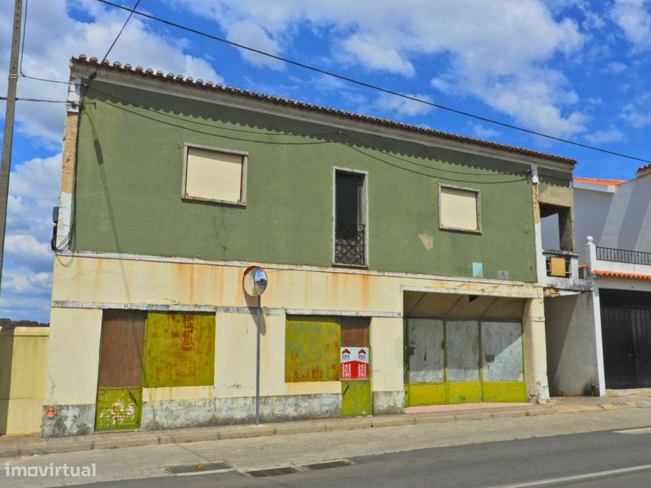 Prédio no Centro das Fazendas de Almeirim
