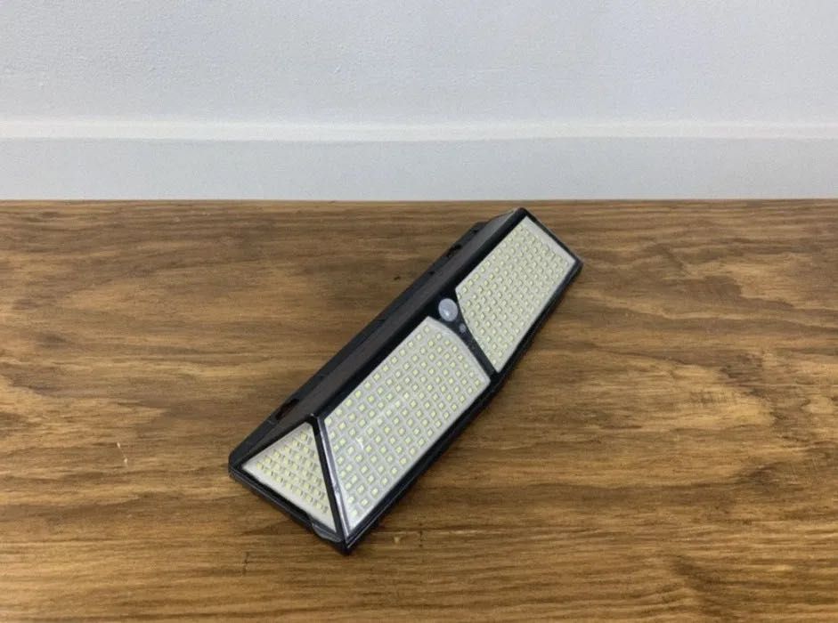 Foco Holofote LED Solar c/ Sensor Movimento **novo**