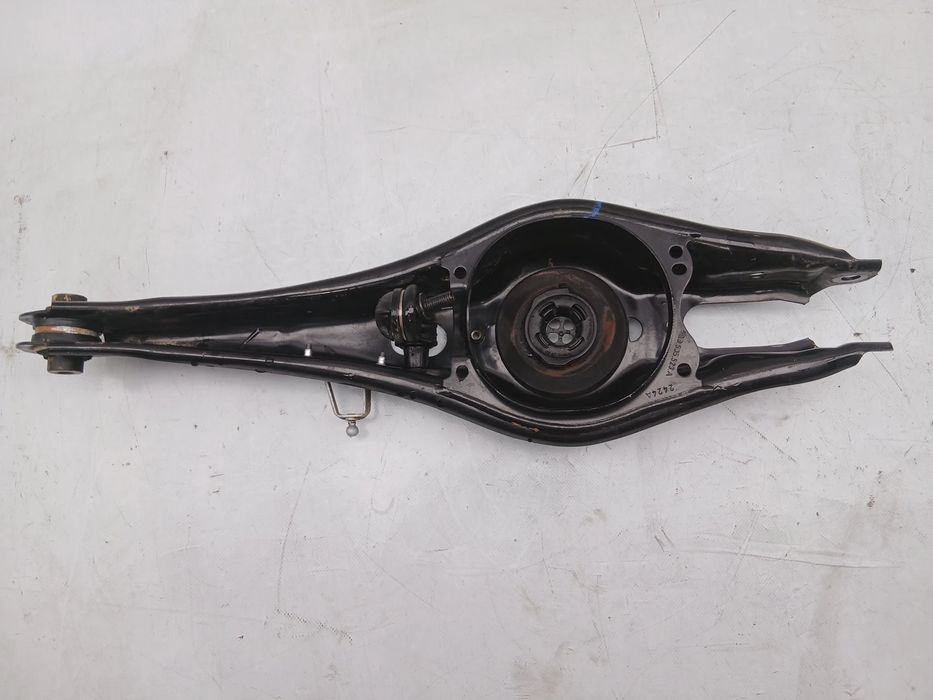 Braço de suspensão trás esquerdo AUDI Q3 (F3B)